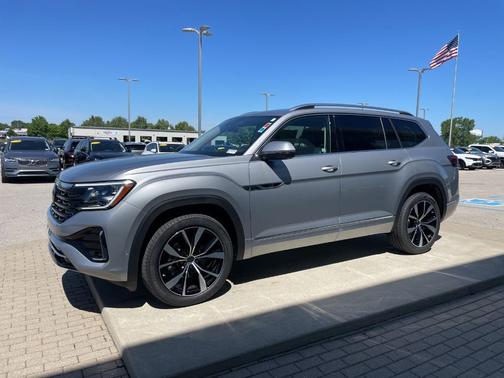 Silver Mist Metallic 2026 Volkswagen Atlas 2.0T SEL Premium R-Line