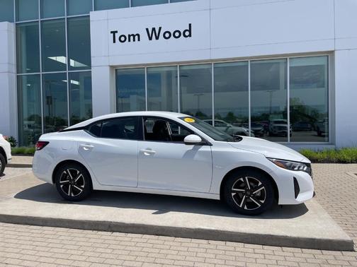 Cloud White 2024 Nissan Sentra SV