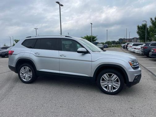 Reflex Silver Metallic 2019 Volkswagen Atlas 3.6L SE w/Technology