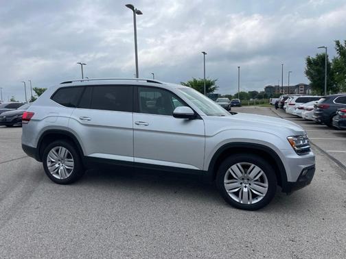 Reflex Silver Metallic 2019 Volkswagen Atlas 3.6L SE w/Technology