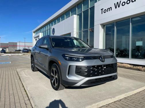 Pyrite Silver Metallic 2026 Volkswagen Tiguan 2.0T SE