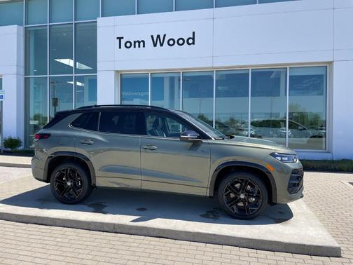Avocado Green W/Black Roof 2026 Volkswagen Tiguan 2.0T SE R-Line Black