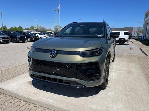 Avocado Green  W/Black Roof 2026 Volkswagen Tiguan 2.0T SE R-Line Black
