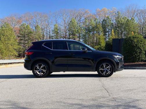 2025 Volvo XC40 B5 Core Bright Theme