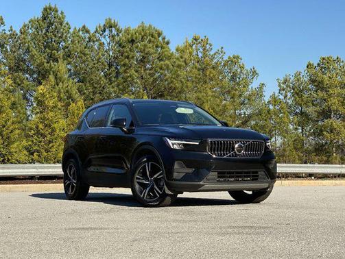 2025 Volvo XC40 B5 Core Bright Theme