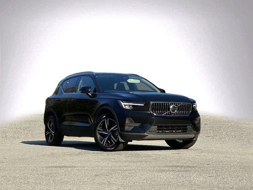 2025 Volvo XC40 B5 Core Bright Theme