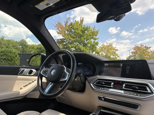 Mineral White Metallic 2022 BMW X5 M50i