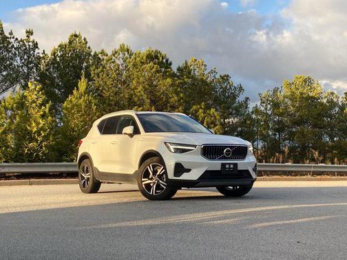 2025 Volvo XC40 B5 Core Bright Theme