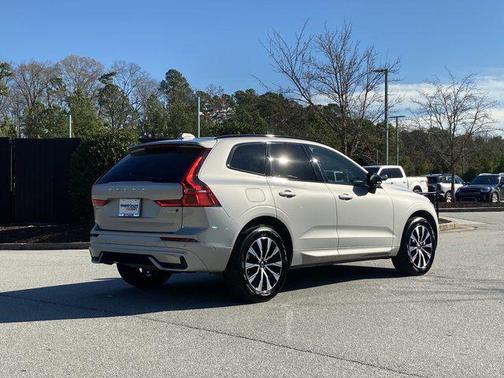 2025 Volvo XC60 B5 Plus