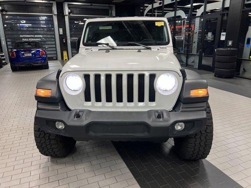 Photo 3 of 18 of 2021 Jeep Wrangler Unlimited Sport