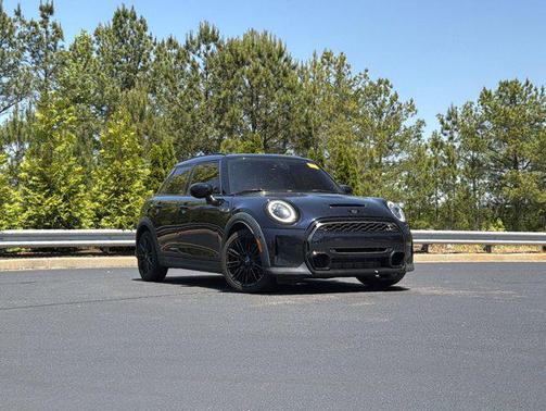 MINI Yours Enigmatic Black Metallic 2023 MINI Hardtop Cooper S