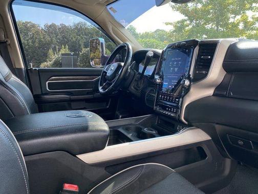 2020 RAM 3500 Laramie Crew Cab 4x4 8' Box