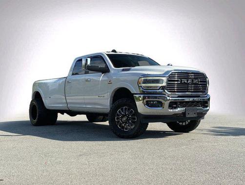 2020 RAM 3500 Laramie Crew Cab 4x4 8' Box