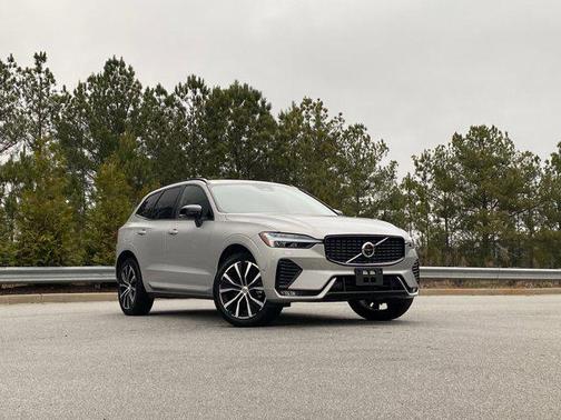 2025 Volvo XC60 B5 Plus