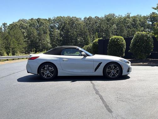 Alpine White 2022 BMW Z4 M40i