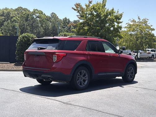 Rapid Red Metallic Tinted Clearcoat 2024 Ford Explorer XLT