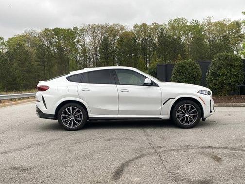 Mineral White Metallic 2024 BMW X6 xDrive40i