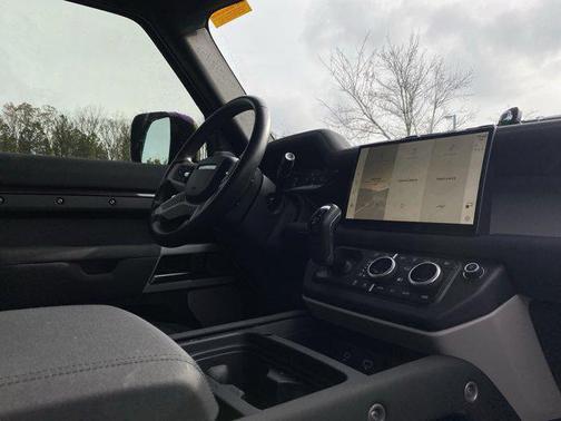 2023 Land Rover Defender 130 X-Dynamic SE