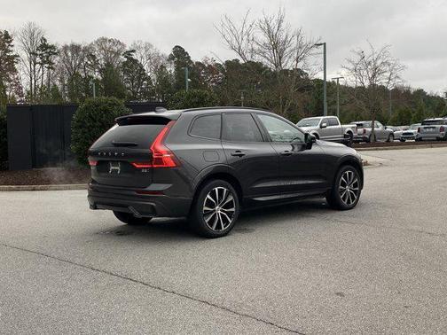 2025 Volvo XC60 B5 Plus