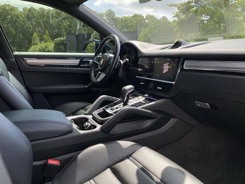 2023 Porsche Cayenne Platinum Edition
