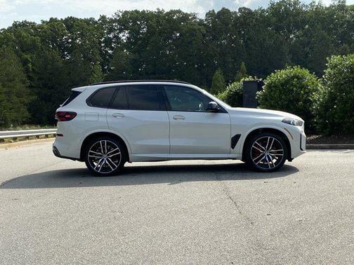 2025 BMW X5 M60i