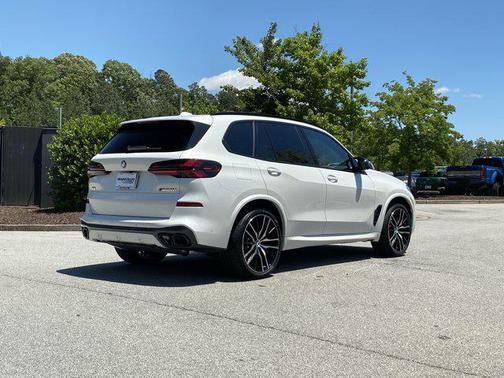 2025 BMW X5 M60i