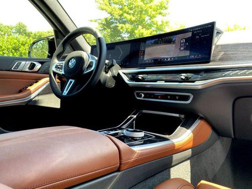 2025 BMW X5 M60i