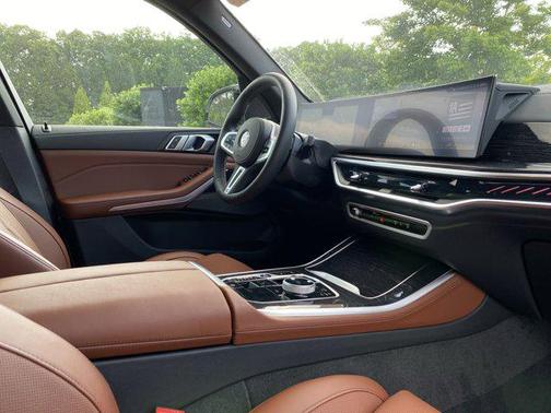 2025 BMW X5 M60i