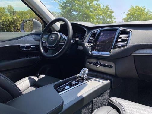 2025 Volvo XC90 B6 Ultra