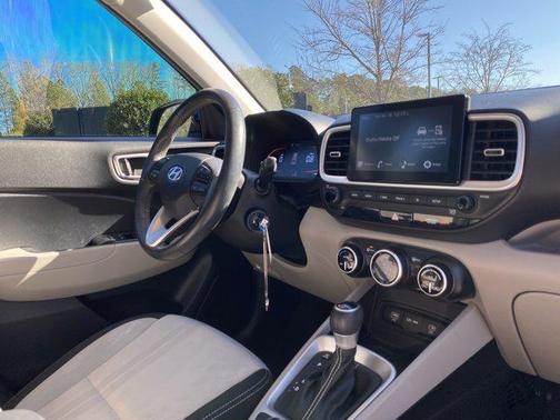 2023 Hyundai VENUE SEL