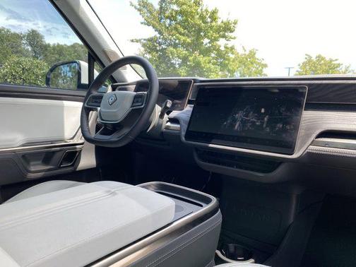 2024 Rivian R1S Adventure Quad Motor Large Pack