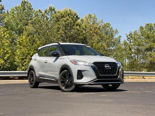 Boulder Gray Pearl 2022 Nissan Kicks SR