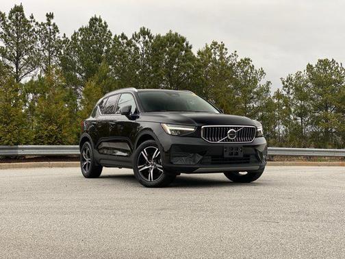 2025 Volvo XC40 B5 Core Bright Theme