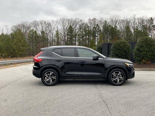 2025 Volvo XC40 B5 Core Bright Theme