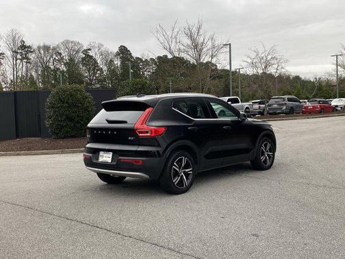 2025 Volvo XC40 B5 Core Bright Theme