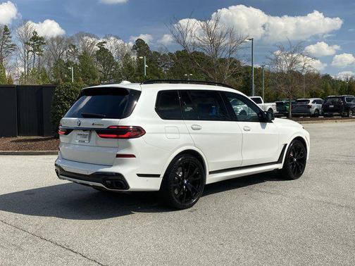 2024 BMW X7 M60i