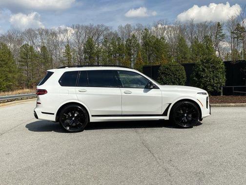 2024 BMW X7 M60i