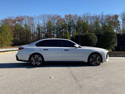 2025 BMW 740 740i