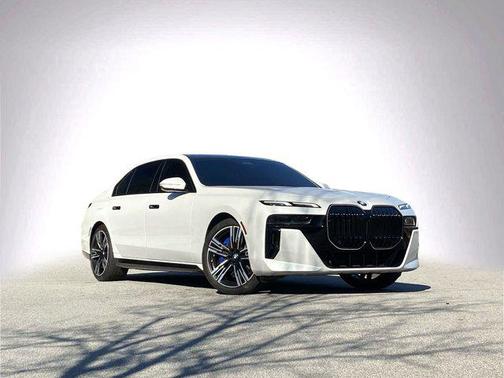 2025 BMW 740 740i
