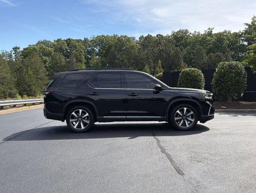 Crystal Black Pearl 2024 Honda Pilot Elite