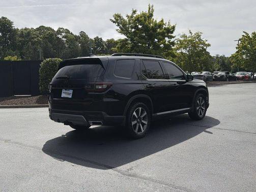 Crystal Black Pearl 2024 Honda Pilot Elite