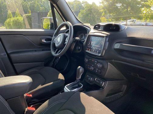 2022 Jeep Renegade Altitude