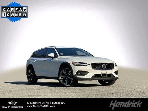 2025 Volvo V60 Cross Country B5 Plus