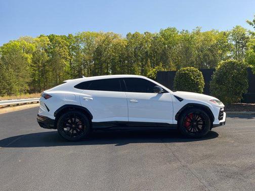 2022 Lamborghini Urus AWD