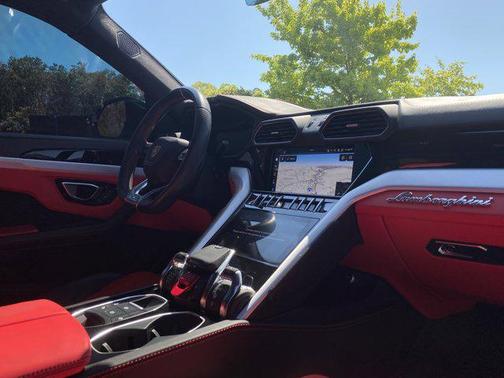 2022 Lamborghini Urus AWD