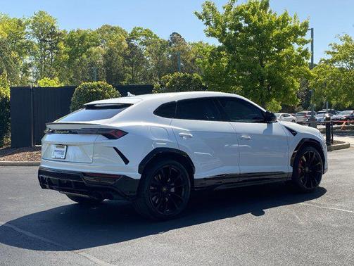 2022 Lamborghini Urus AWD