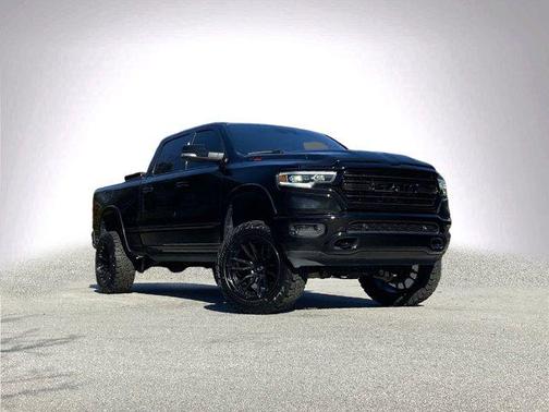 Diamond Black Crystal Pearlcoat 2022 RAM 1500 Limited