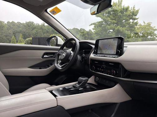 Pearl White Tricoat 2023 Nissan Rogue SL