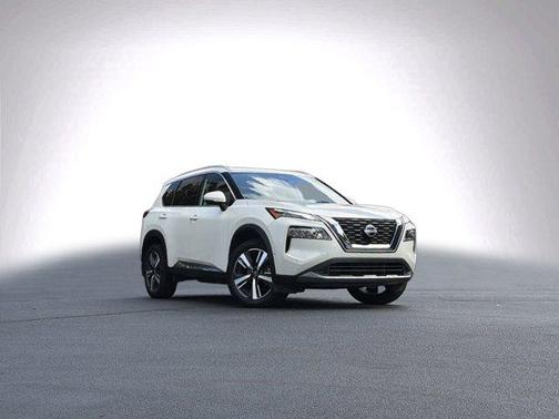 Pearl White Tricoat 2023 Nissan Rogue SL