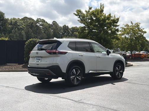 Pearl White Tricoat 2023 Nissan Rogue SL